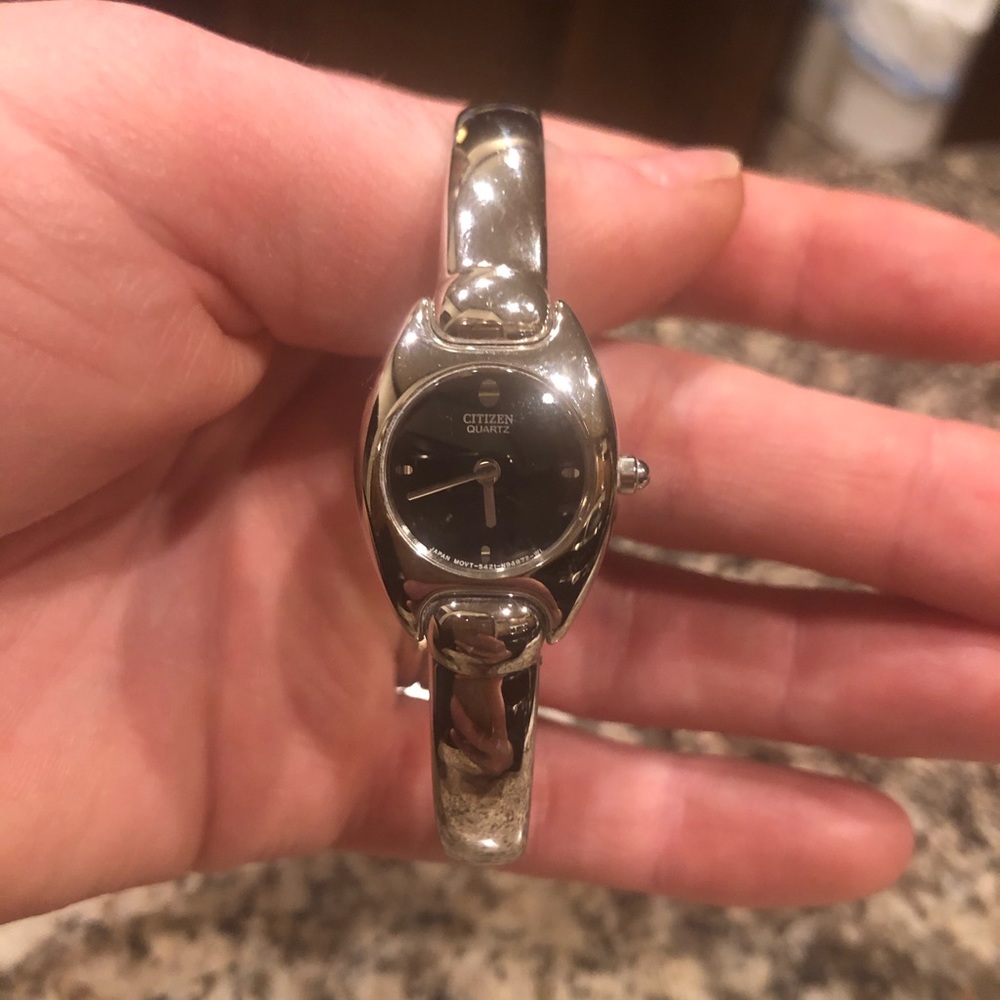 Petite Citizen Quartz silver watch with black face
